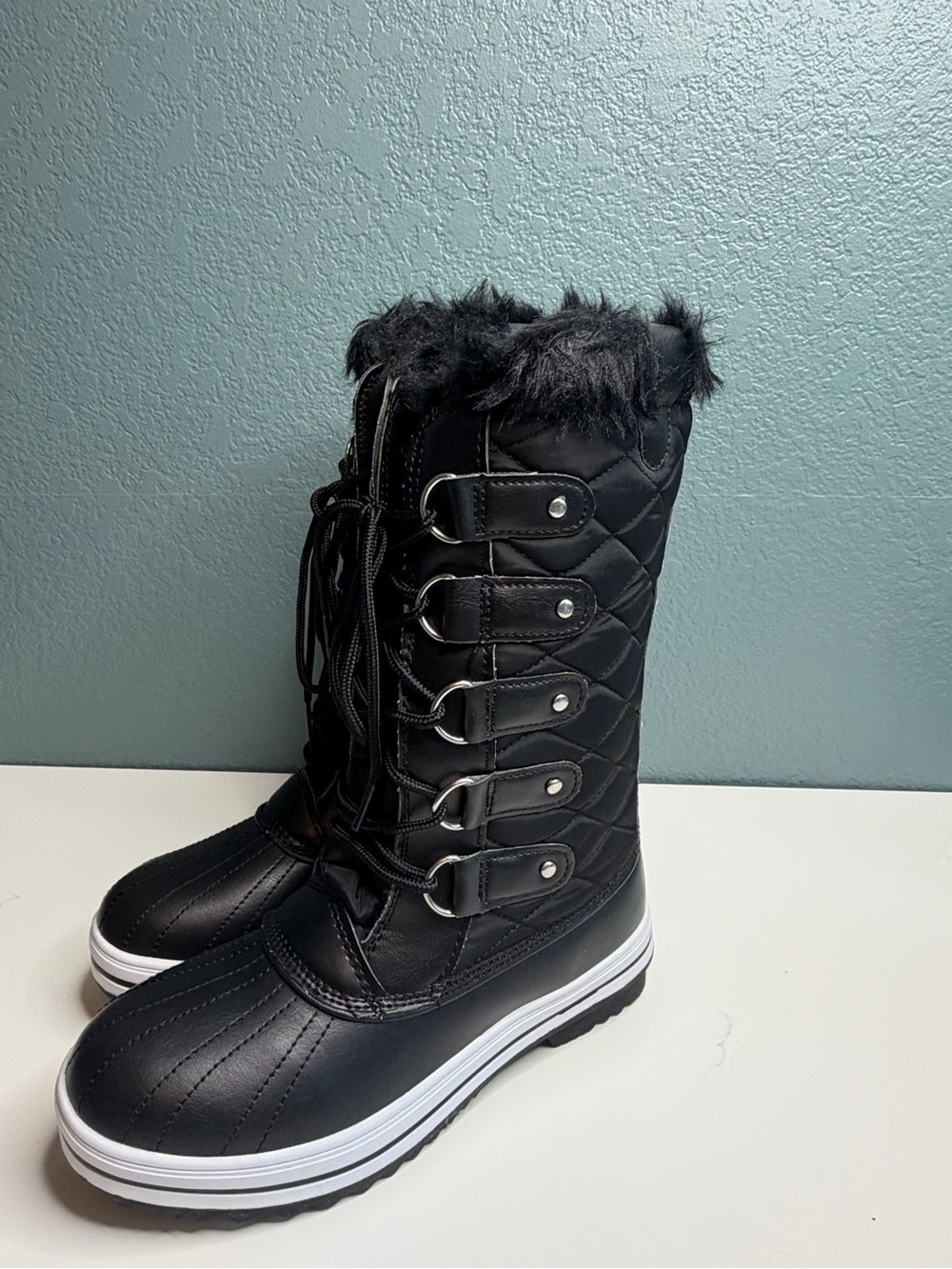 POLAR Women’s Tall Snow Boots – Fur Lined Waterproof Winter Boots
Size 8 black - Picture 5 of 9